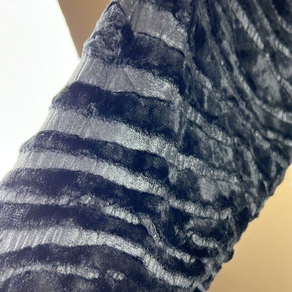 Gorgeous Long Sweater Duster Coatigan – Faux Fur Collar with Pompom Ties - Picture 7 of 10